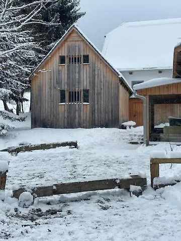 度假居 Pilnikarna Krizanky